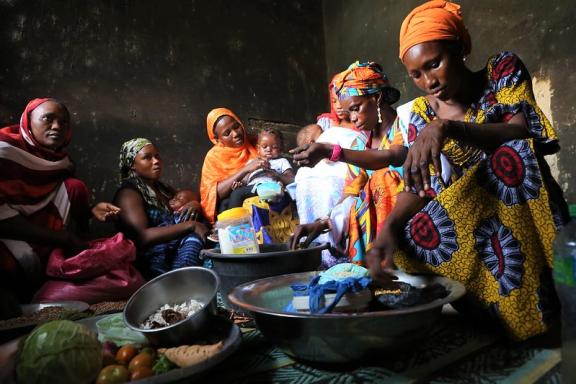 Women from a village in Sédhiou, Sénégal prepare mixed flour and vegetables for malnourished children.
